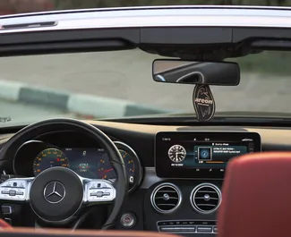 Mercedes-Benz C300 Cabrio 2020 mit Antriebssystem Heckantrieb, verfügbar in Dubai.