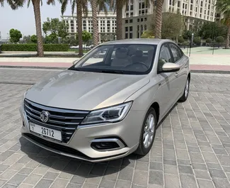 Frontansicht eines Mietwagens MG 5 in Dubai, VAE ✓ Auto Nr.4863. ✓ Automatisch TM ✓ 0 Bewertungen.