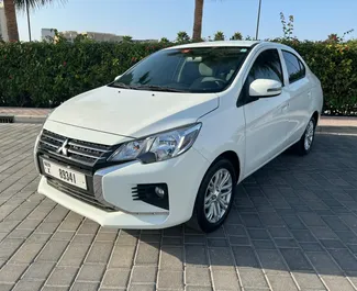 Frontansicht eines Mietwagens Mitsubishi Attrage in Dubai, VAE ✓ Auto Nr.4869. ✓ Automatisch TM ✓ 0 Bewertungen.