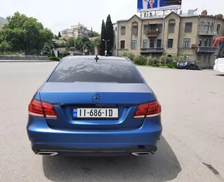 Benzin 3,5L Motor von Mercedes-Benz E-Class 2013 zur Miete in Tiflis.