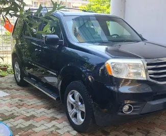 Frontansicht eines Mietwagens Honda Pilot in Tirana, Albanien ✓ Auto Nr.6621. ✓ Automatisch TM ✓ 0 Bewertungen.