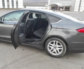 Ford Fusion Sedan 2014 zur Miete verfügbar in Tiflis, mit Kilometerbegrenzung unbegrenzte.