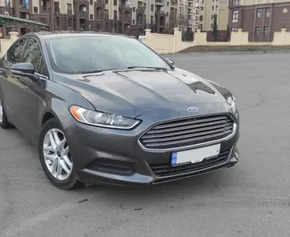 Frontansicht eines Mietwagens Ford Fusion Sedan in Tiflis, Georgien ✓ Auto Nr.5625. ✓ Automatisch TM ✓ 7 Bewertungen.