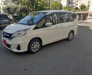 Frontansicht eines Mietwagens Nissan Serena in Limassol, Zypern ✓ Auto Nr.6597. ✓ Automatisch TM ✓ 1 Bewertungen.