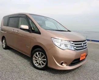 Frontansicht eines Mietwagens Nissan Serena in Ayia Napa, Zypern ✓ Auto Nr.4239. ✓ Automatisch TM ✓ 0 Bewertungen.