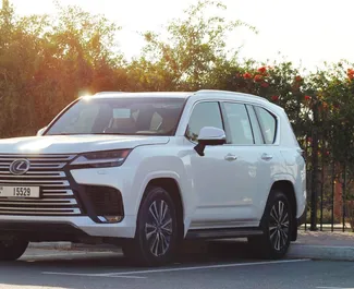 Frontansicht eines Mietwagens Lexus LX570 in Dubai, VAE ✓ Auto Nr.6800. ✓ Automatisch TM ✓ 0 Bewertungen.