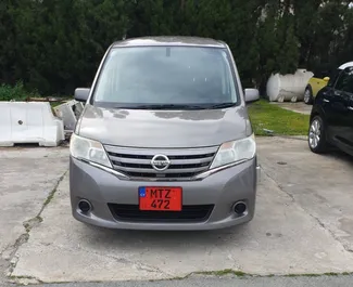 Frontansicht eines Mietwagens Nissan Serena in Larnaca, Zypern ✓ Auto Nr.3996. ✓ Automatisch TM ✓ 0 Bewertungen.