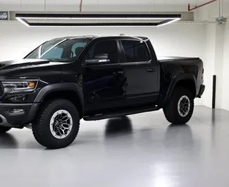 Frontansicht eines Mietwagens Dodge Ram TRX in Dubai, VAE ✓ Auto Nr.6747. ✓ Automatisch TM ✓ 0 Bewertungen.