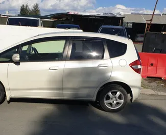 Frontansicht eines Mietwagens Honda Fit in Larnaca, Zypern ✓ Auto Nr.3975. ✓ Automatisch TM ✓ 0 Bewertungen.