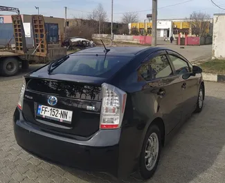 Vermietung Toyota Prius. Wirtschaft, Komfort Fahrzeug zur Miete in Georgien ✓ Kaution Einzahlung von 200 GEL ✓ Versicherungsoptionen KFZ-HV, TKV, VKV Plus, VKV Komplett, Insassen, Diebstahlschutz, Keine Kaution.