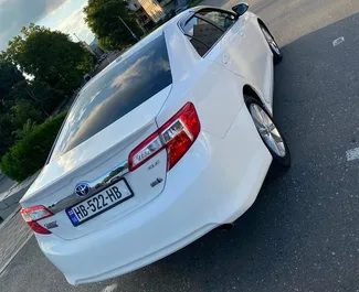 Hybride 2,5L Motor von Toyota Camry 2014 zur Miete in Kutaisi.