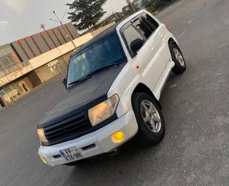 Mietwagen Mitsubishi Pajero Io 2005 in Georgien, mit Benzin-Kraftstoff und 210 PS ➤ Ab 90 GEL pro Tag.