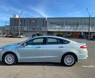 Hybride 2,0L Motor von Ford Fusion Sedan 2017 zur Miete in Kutaisi.