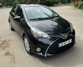 Mietwagen Toyota Yaris 2014 in Georgien, mit Benzin-Kraftstoff und 106 PS ➤ Ab 100 GEL pro Tag.