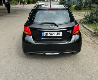 Benzin 1,5L Motor von Toyota Yaris 2014 zur Miete in Tiflis.