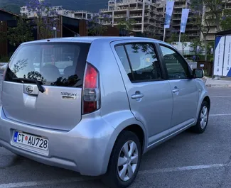 Vermietung Daihatsu Sirion. Wirtschaft Fahrzeug zur Miete in Montenegro ✓ Kaution Einzahlung von 100 EUR ✓ Versicherungsoptionen KFZ-HV, TKV, VKV Plus, VKV Komplett, Ausland, Junge.