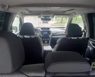 Innenraum von Subaru Forester Limited zur Miete in Georgien. Ein großartiges 5-Sitzer Fahrzeug mit Automatisch Getriebe.