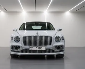 Frontansicht eines Mietwagens Bentley Flying Spur in Dubai, VAE ✓ Auto Nr.6740. ✓ Automatisch TM ✓ 0 Bewertungen.