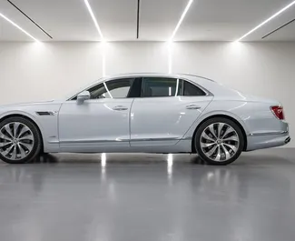 Mietwagen Bentley Flying Spur 2021 in VAE, mit Benzin-Kraftstoff und 626 PS ➤ Ab 2416 AED pro Tag.