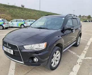 Frontansicht eines Mietwagens Mitsubishi Outlander in Tiflis, Georgien ✓ Auto Nr.6822. ✓ Automatisch TM ✓ 1 Bewertungen.