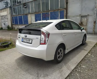 Toyota Prius 2012 zur Miete verfügbar am Flughafen Kutaisi, mit Kilometerbegrenzung unbegrenzte.