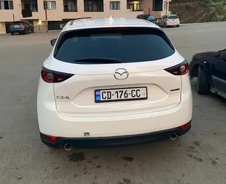 Innenraum von Mazda CX-5 zur Miete in Georgien. Ein großartiges 5-Sitzer Fahrzeug mit Automatisch Getriebe.