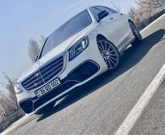 Frontansicht eines Mietwagens Mercedes-Benz S-Class in Eriwan, Armenien ✓ Auto Nr.6767. ✓ Automatisch TM ✓ 0 Bewertungen.