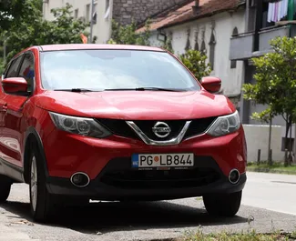 Frontansicht eines Mietwagens Nissan Qashqai in Podgorica, Montenegro ✓ Auto Nr.5568. ✓ Automatisch TM ✓ 1 Bewertungen.