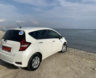 Benzin 1,2L Motor von Nissan Note 2019 zur Miete in Larnaca.