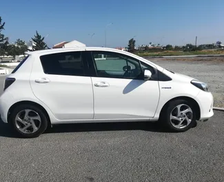 Autovermietung Toyota Yaris Nr.6810 Automatisch in Larnaca, ausgestattet mit einem 1,3L Motor ➤ Von Maxim auf Zypern.