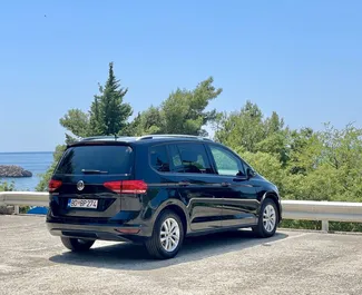 Mietwagen Volkswagen Touran 2020 in Montenegro, mit Diesel-Kraftstoff und 120 PS ➤ Ab 25 EUR pro Tag.