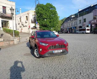 Benzin L Motor von Toyota Rav4 2022 zur Miete in Tiflis.