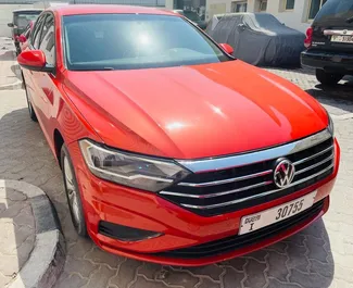 Mietwagen Volkswagen Jetta 2019 in VAE, mit Benzin-Kraftstoff und 140 PS ➤ Ab 95 AED pro Tag.