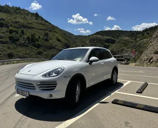 Mietwagen Porsche Cayenne 2013 in Georgien, mit Diesel-Kraftstoff und 262 PS ➤ Ab 320 GEL pro Tag.