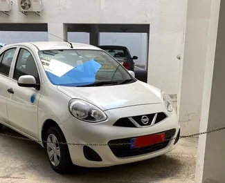 Frontansicht eines Mietwagens Nissan March in Larnaca, Zypern ✓ Auto Nr.7157. ✓ Automatisch TM ✓ 0 Bewertungen.