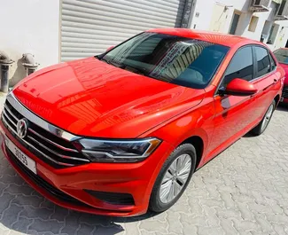 Volkswagen Jetta 2019 zur Miete verfügbar in Dubai, mit Kilometerbegrenzung 200 km/Tag.