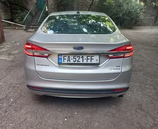 Hybride 2,0L Motor von Ford Fusion Sedan 2017 zur Miete am Flughafen Tiflis.