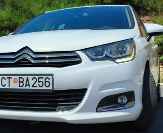 Frontansicht eines Mietwagens Citroen C4 in Budva, Montenegro ✓ Auto Nr.7034. ✓ Automatisch TM ✓ 3 Bewertungen.