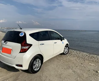 Nissan Note 2020 zur Miete verfügbar in Larnaca, mit Kilometerbegrenzung unbegrenzte.