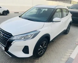 Frontansicht eines Mietwagens Nissan Kicks in Dubai, VAE ✓ Auto Nr.7095. ✓ Automatisch TM ✓ 2 Bewertungen.