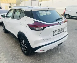 Vermietung Nissan Kicks. Wirtschaft, Komfort, Crossover Fahrzeug zur Miete in VAE ✓ Kaution Einzahlung von 1000 AED ✓ Versicherungsoptionen KFZ-HV, TKV.