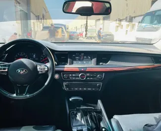 Kia Cadenza 2019 zur Miete verfügbar in Dubai, mit Kilometerbegrenzung 200 km/Tag.