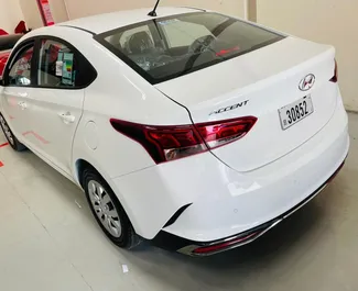 Vermietung Hyundai Accent. Wirtschaft Fahrzeug zur Miete in VAE ✓ Kaution Einzahlung von 1000 AED ✓ Versicherungsoptionen KFZ-HV, VKV Plus.