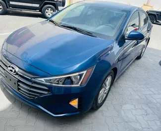 Frontansicht eines Mietwagens Hyundai Elantra in Dubai, VAE ✓ Auto Nr.7108. ✓ Automatisch TM ✓ 0 Bewertungen.