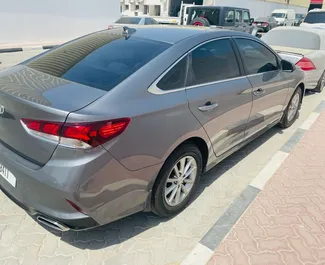 Benzin 2,0L Motor von Hyundai Sonata 2018 zur Miete in Dubai.