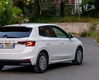 Autovermietung Skoda Fabia Nr.7135 Schaltgetriebe in Tirana, ausgestattet mit einem 1,0L Motor ➤ Von Amarildo in Albanien.