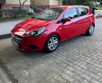 Vermietung Opel Corsa. Wirtschaft Fahrzeug zur Miete in der Türkei ✓ Kaution Einzahlung von 50 USD ✓ Versicherungsoptionen KFZ-HV, TKV, Diebstahlschutz, Junge.