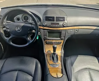 Vermietung Mercedes-Benz E-Class. Premium Fahrzeug zur Miete in Albanien ✓ Kaution Einzahlung von 100 EUR ✓ Versicherungsoptionen KFZ-HV, TKV, VKV Plus, VKV Komplett, Diebstahlschutz.