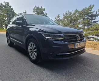 Vermietung Volkswagen Tiguan. Komfort, Crossover Fahrzeug zur Miete in Montenegro ✓ Kaution Einzahlung von 350 EUR ✓ Versicherungsoptionen KFZ-HV, TKV, VKV Plus, Ausland.