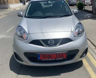 Frontansicht eines Mietwagens Nissan March in Limassol, Zypern ✓ Auto Nr.7231. ✓ Automatisch TM ✓ 0 Bewertungen.